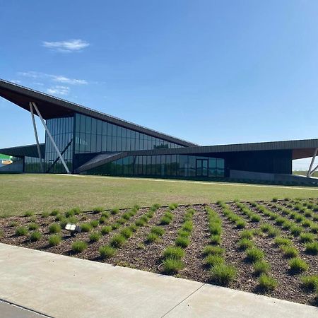 Old Fort Loft King & Queen Suites Nearest Accomodation To Marshals Museum Power Your Ev For Free! Fort Smith Exterior photo