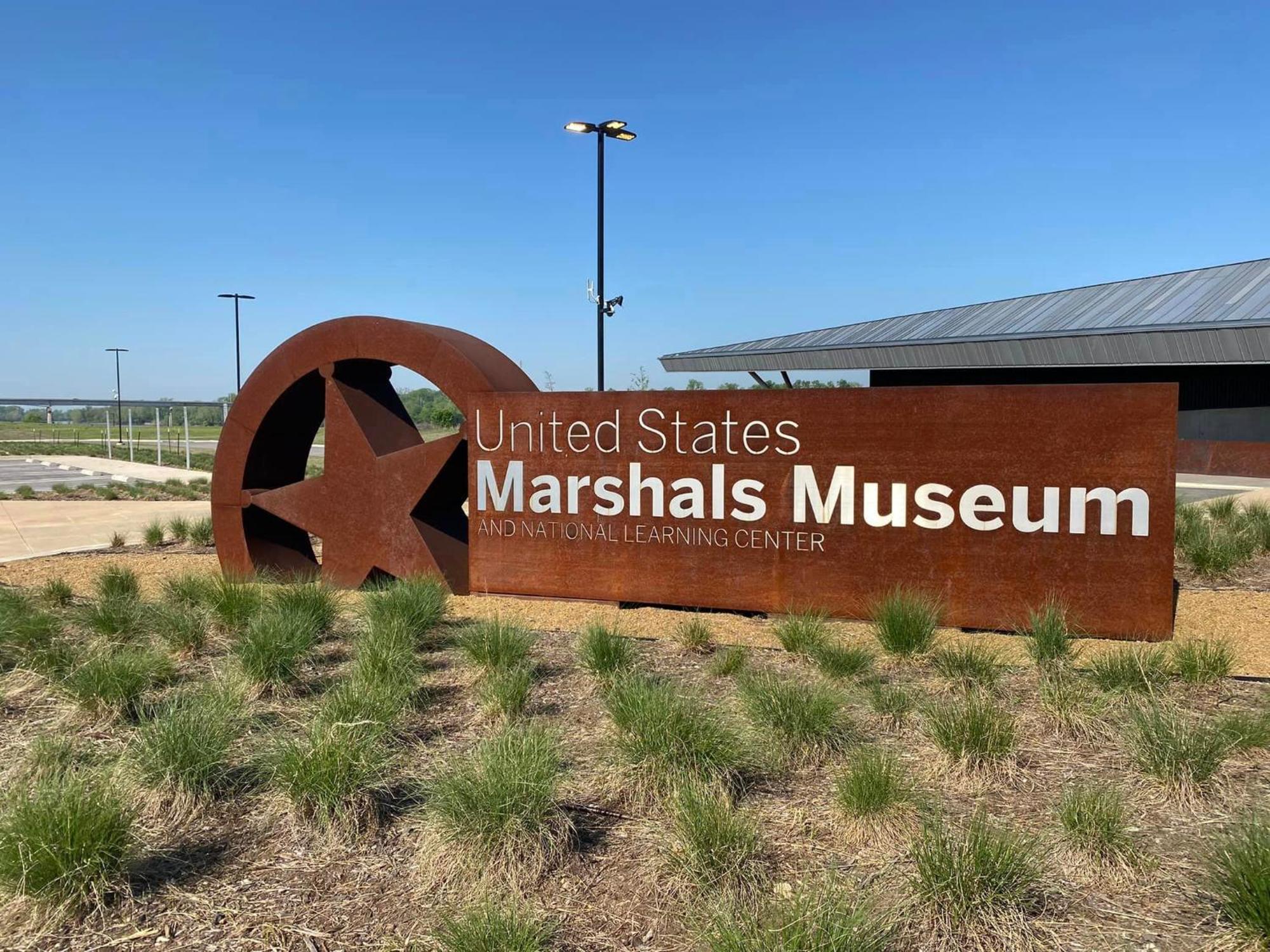 Old Fort Loft King & Queen Suites Nearest Accomodation To Marshals Museum Power Your Ev For Free! Fort Smith Exterior photo